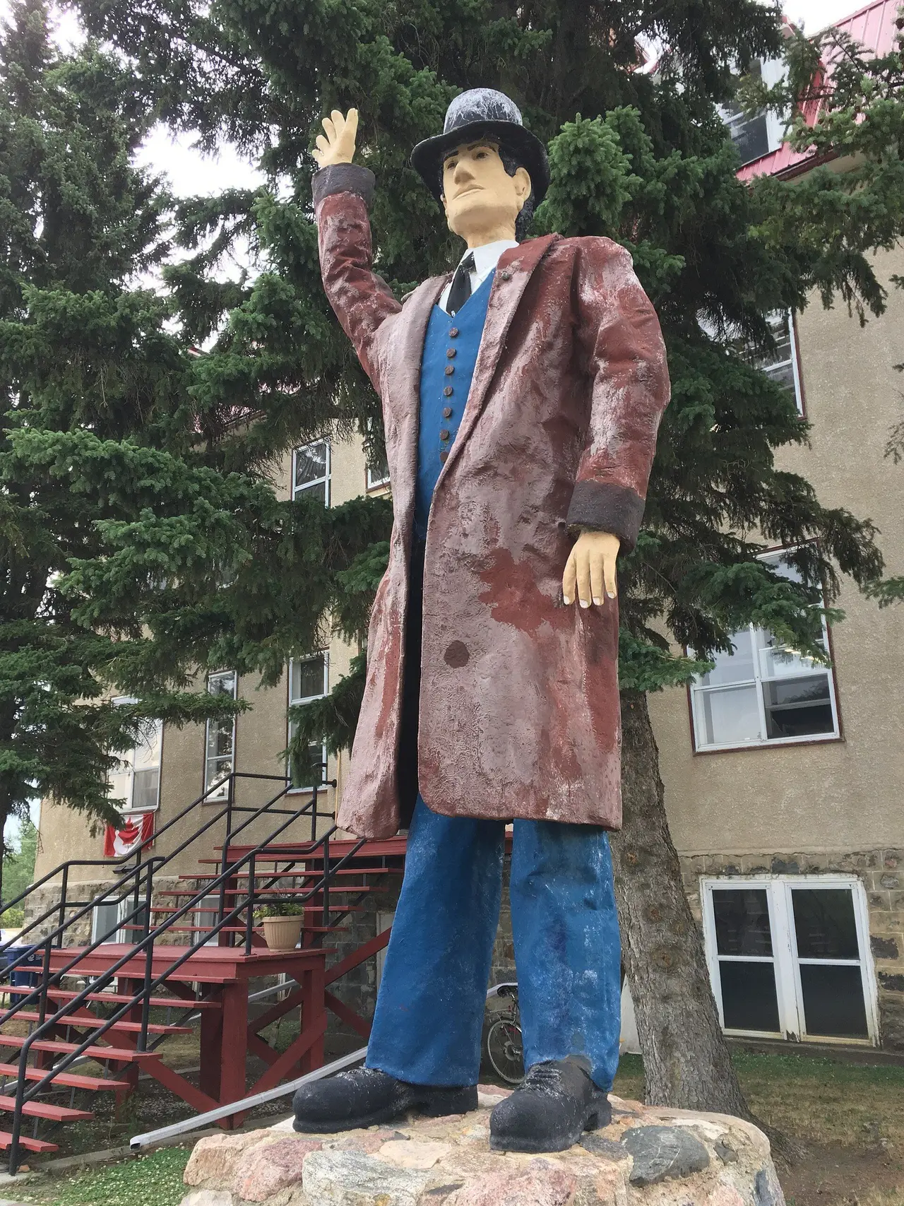 Statue of Willow Bunch Giant (Édouard Beaupré), 2017